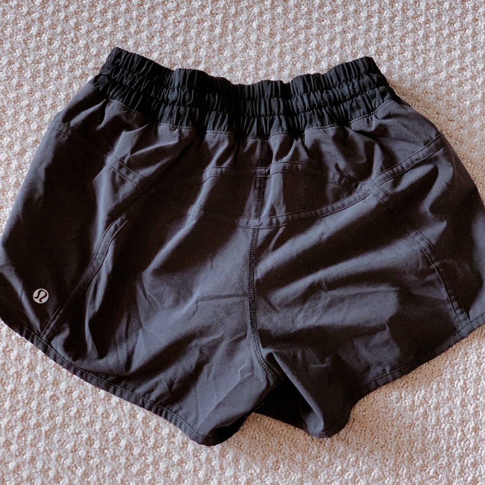 Lululemon black tracker shorts 4”